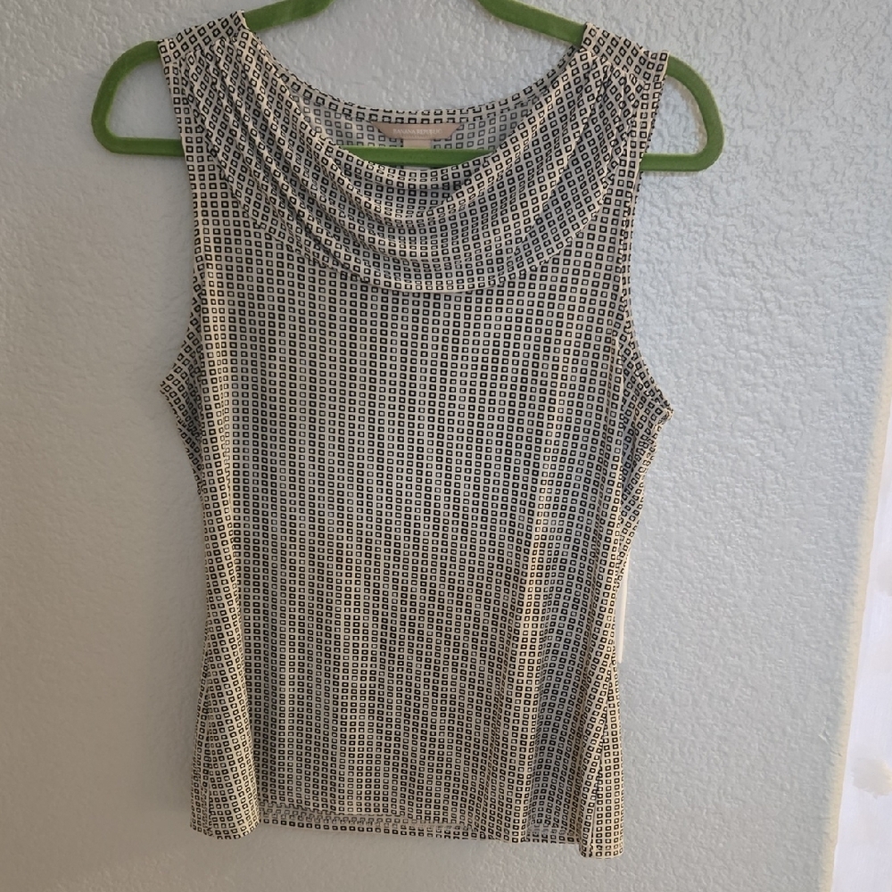 Chic Black and White Sleeveless Top